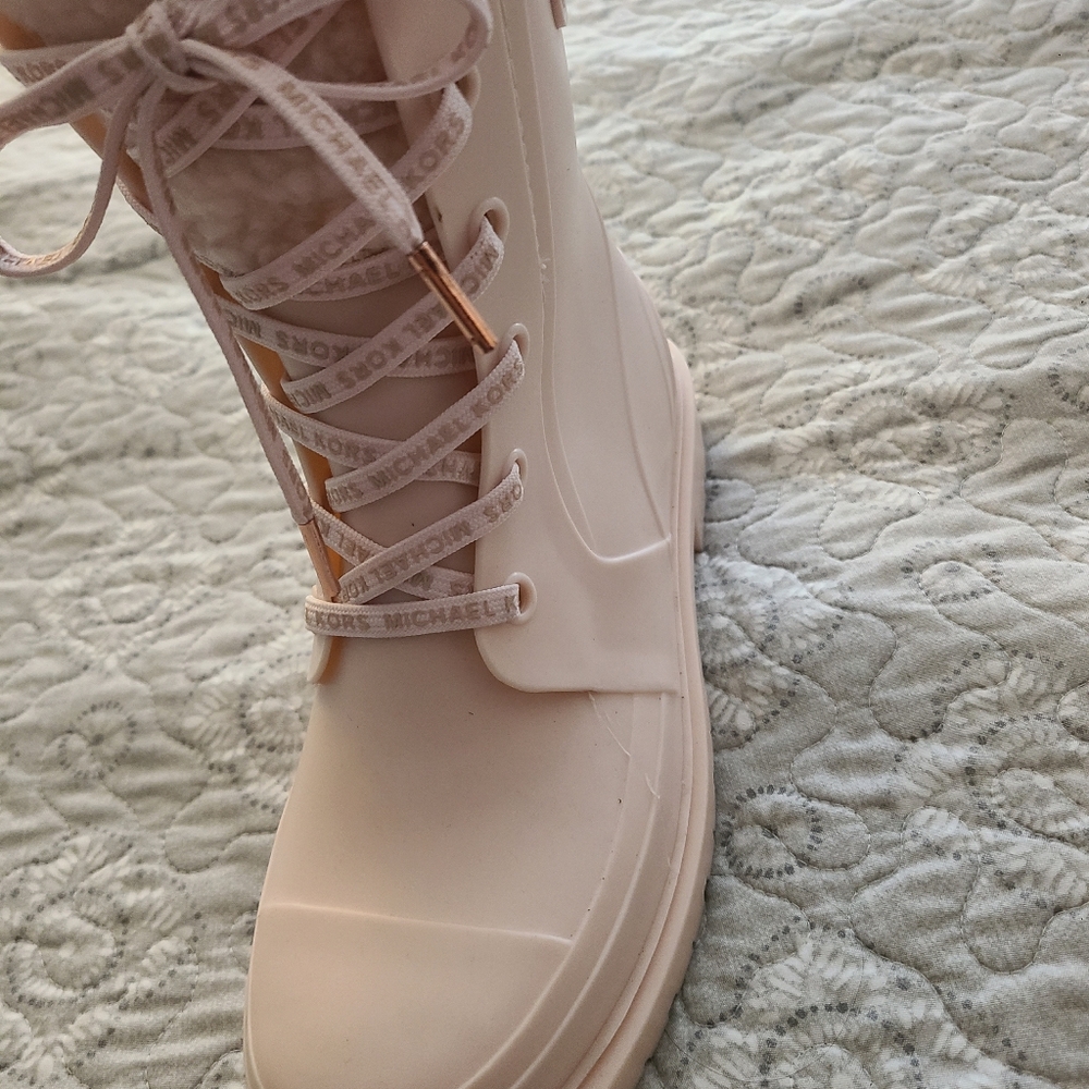 Michael Kors Light Pink Winter Boots - Picture 9 of 13